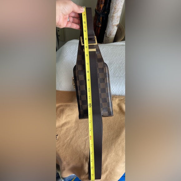 ❌❌SOLD❌❌Louis Vuitton Damier Ebene bodybag/ Bumbag - Picture 16 of 16